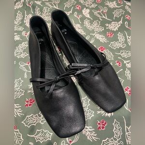 Zara Women's Black Leather Flats with Bow Detail